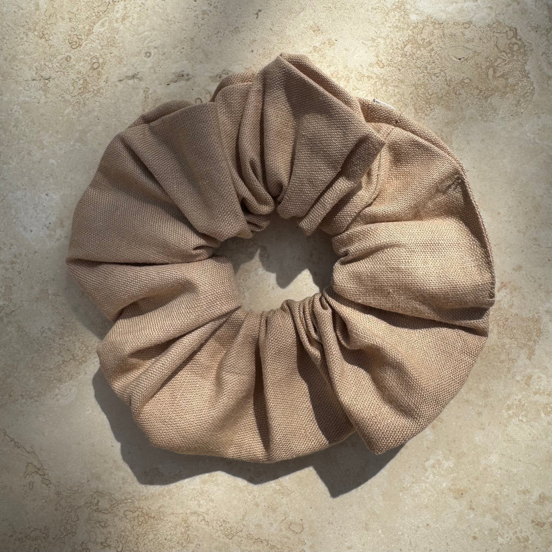 CAMEL BEIGE HØR SCRUNCHIE