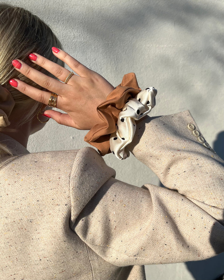 TAN BOMULD SCRUNCHIE